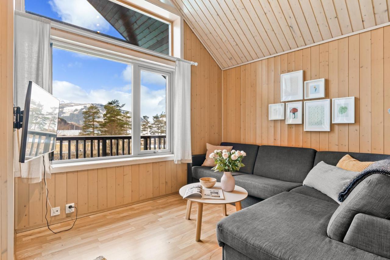 Mikkelparken Ferietun Hotel Kinsarvik Exterior foto