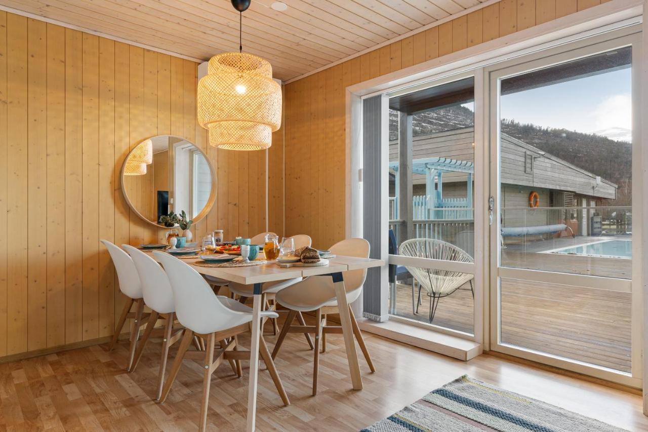Mikkelparken Ferietun Hotel Kinsarvik Exterior foto